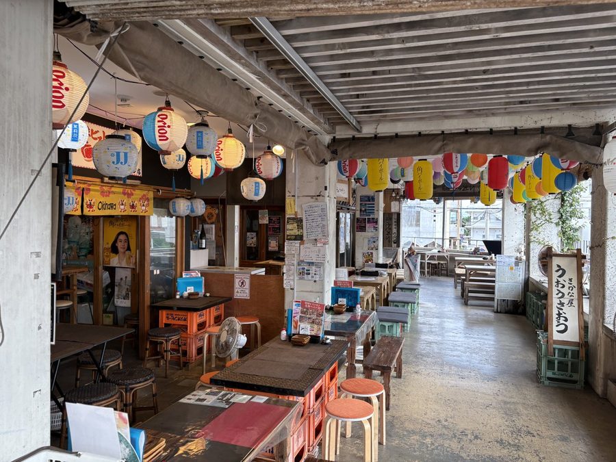 今回選んだ琉球ビストロの店内