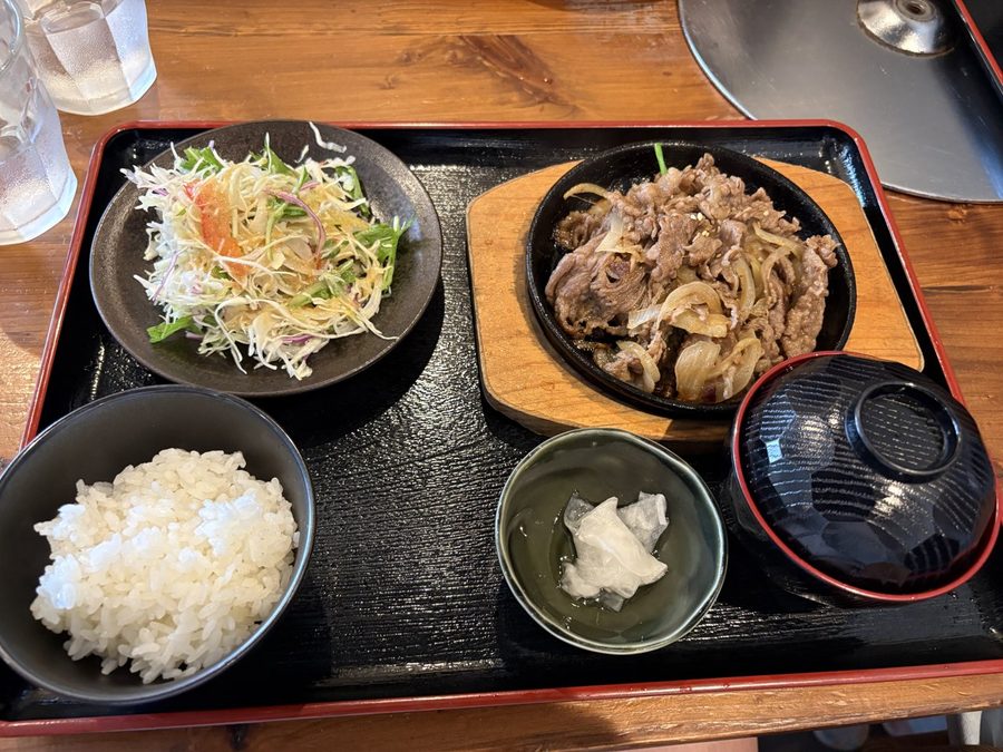 石垣牛の赤身ステーキ(200g、6,000円)。上の子がペロリと平らげました