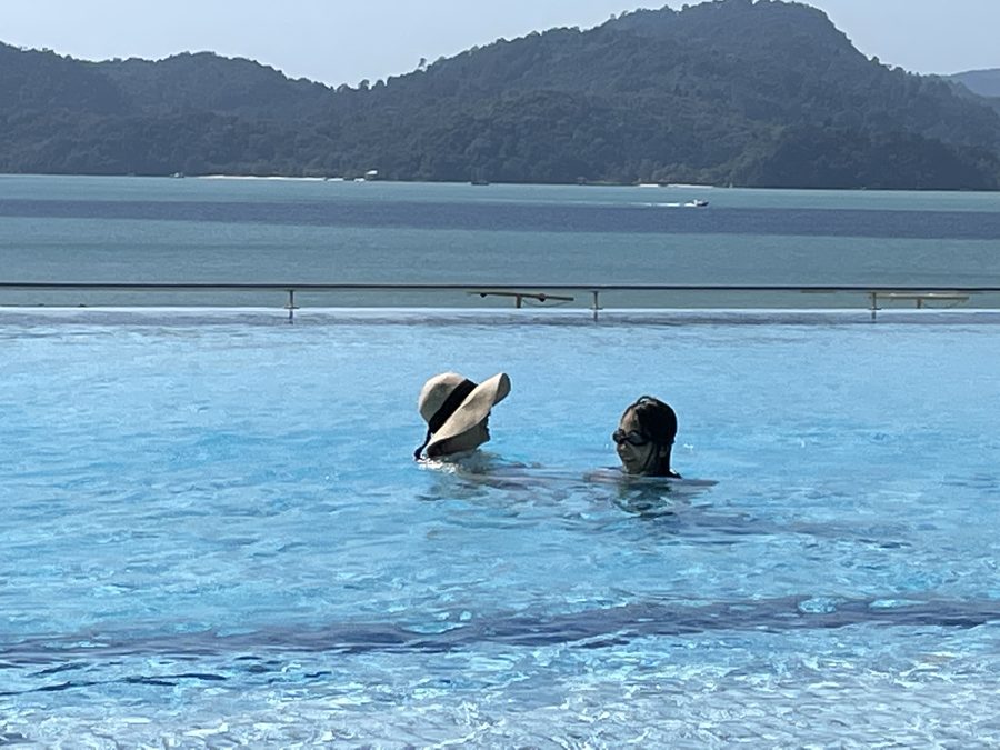 Into the infinity pool with a float on.