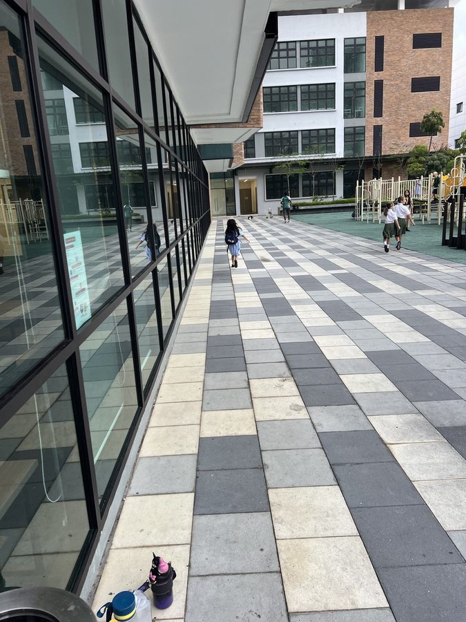 校舎をつなぐ通路
