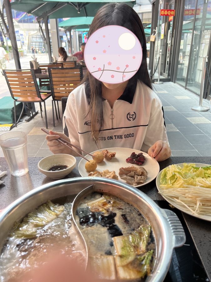 Steamboat outdoors. Hot country or not, you still eat hotpot.