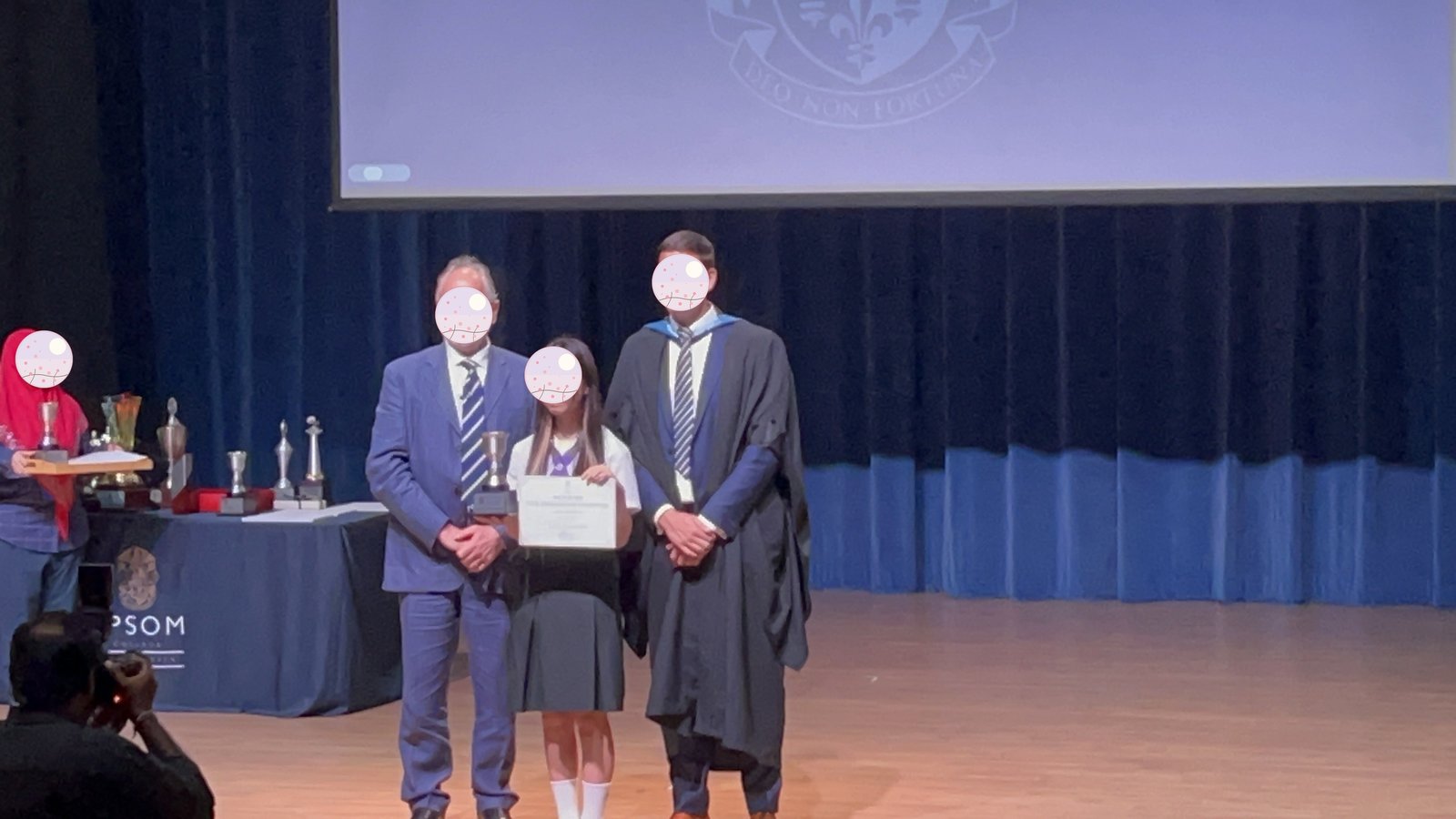 Speech Dayの表彰式。壇上で名前を呼ばれる瞬間は、親のほうが緊張しました