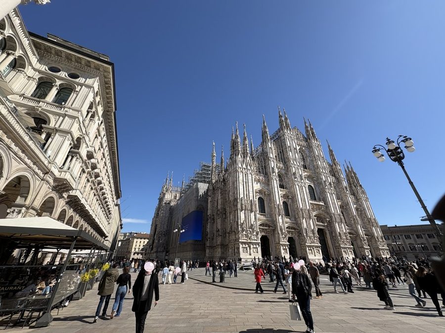 Milan: squares and shopping