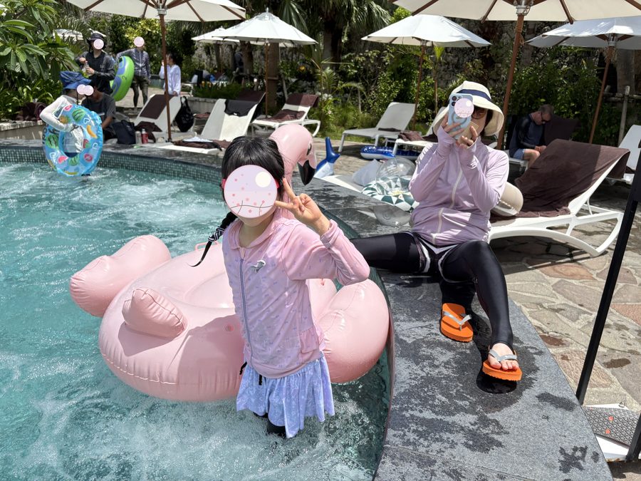 Even with a float, it is shallow enough to watch without worrying.