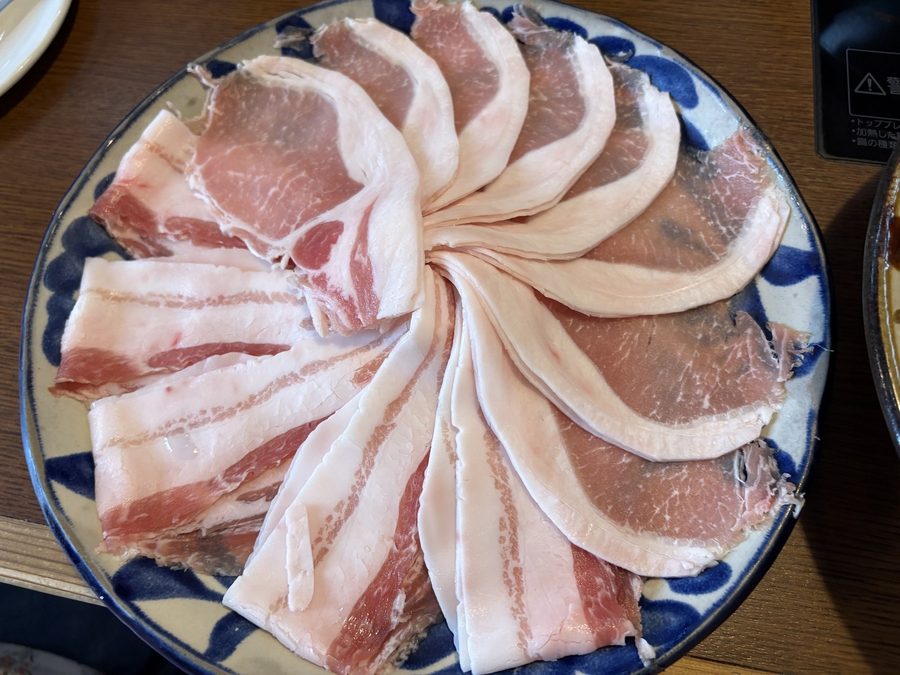 アグー豚。脂がきれいに入っています