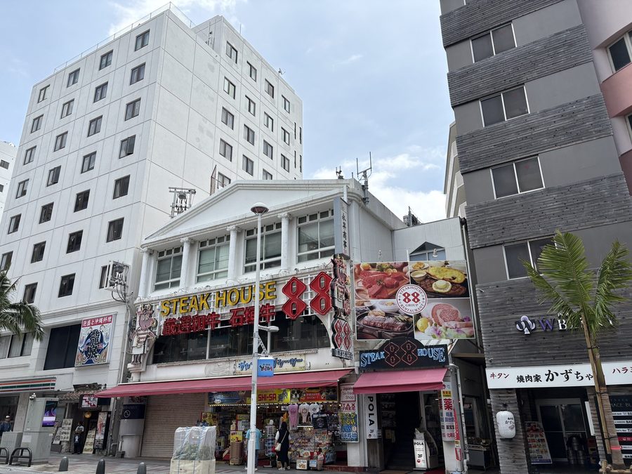 国際通り沿いの街並み
