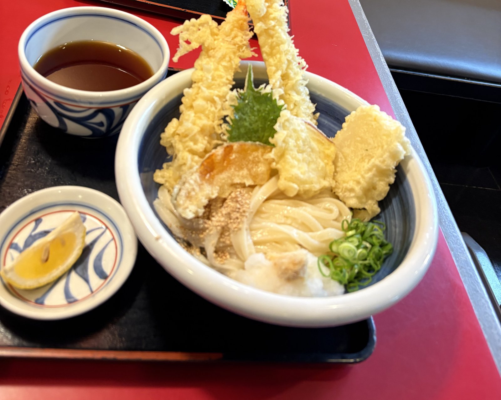 海老天がのった讃岐うどん